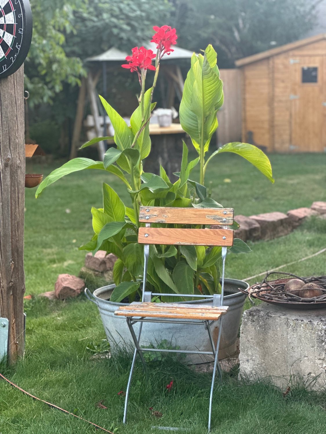 SeelenZeit-Schild im Garten